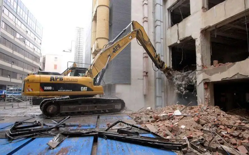 Bảng báo giá phá dỡ nhà cũ tại TP.HCM 