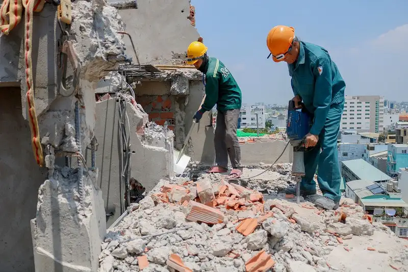 Phá dỡ nhà thủ công