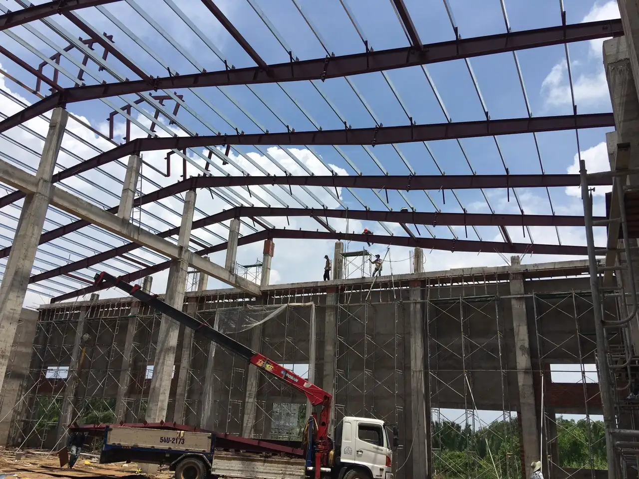 Thi công nhà xưởng là gì? Bao gồm những hạng mục nào?