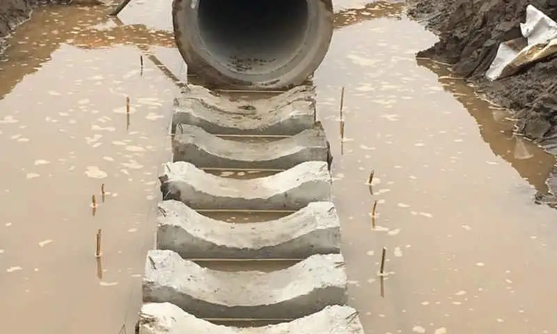 Vì sao cần xác định khoảng cách đặt gối cống bê tông hợp lý?